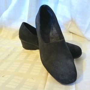 Black wedge memory foam